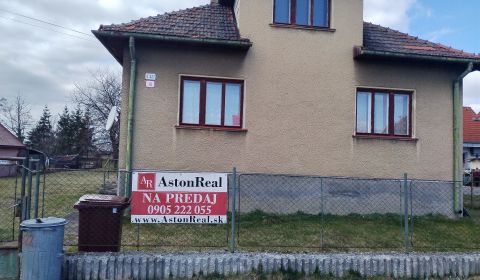  Predaj:3 izbový RD s pozemkom 904 m2 Okolične - Lipt. Mikuláš