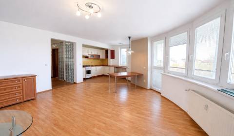 Prenájom veľký 2,5 izbový byt Bratislava IV