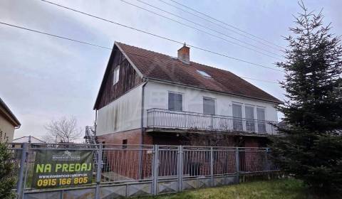 Priestranný rodinný dom s veľkým pozemkom – Rybník, okres Levice