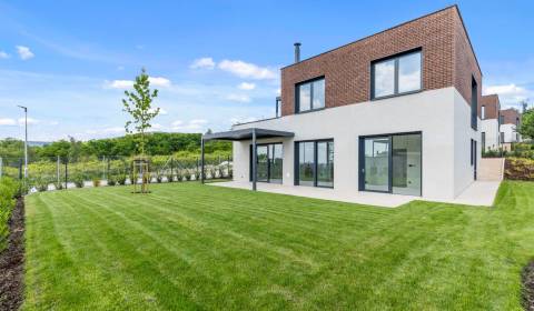 REZERVOVANÉ! Predaj vily v projekte 