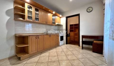 Predaj, trojizbový byt Levice, Rybníky III, po čiast...