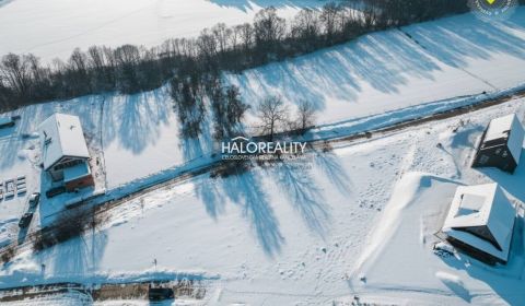 Predaj, pozemok pre rodinný dom   591 m2 Liptovské B...
