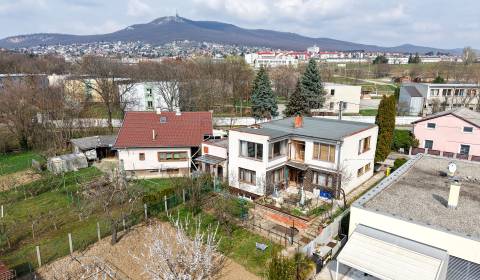 Priestranný 5 izbový rodinný dom s garážou na Chrenovej - 6,3 á