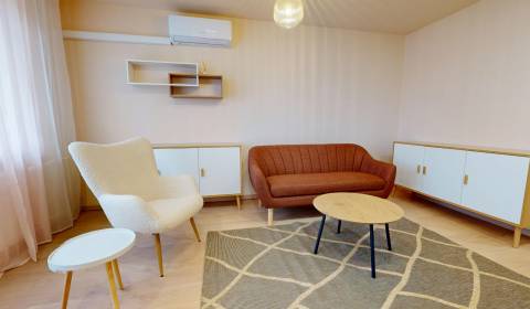 NA PRENÁJOM KOMPLETNE ZREKONŠTRUOVANÝ, ZARIADENÝ 3 IZBOVÝ BYT, KOMÁRNO