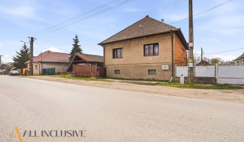 Na predaj 5-izb. rd s veľkým pozemkom, Malá nad Hronom