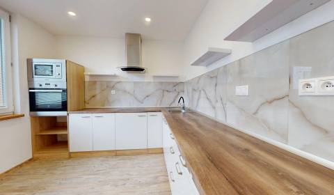 -rezervované- Na predaj priestranný 2-izbový byt po rekonštrukcii