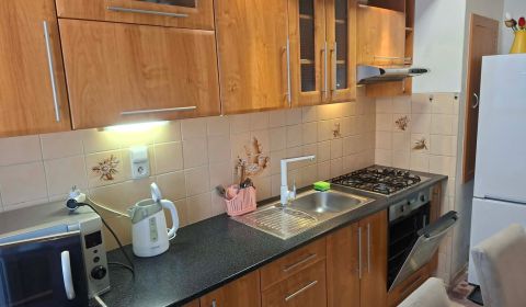 DOBRÉ REALITY-Kompl. prerobený a zariadený 3-i byt na predaj, Zapotôčk