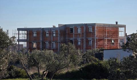 CHORVÁTSKO  - Apartmány v krásnej dedinke TRIBUNJ