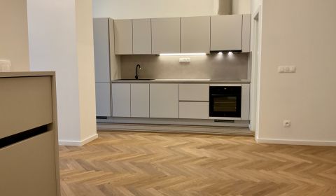 I Prenájom Priestranný 1,5-izbový apartmán s terasou
