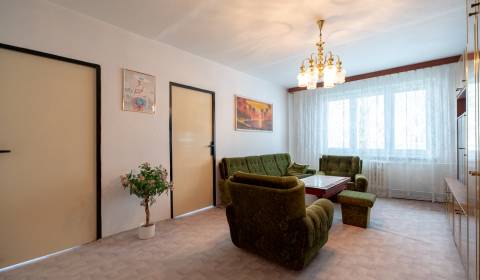 REZERVOVANÉ - 3i byt 65 m² s potenciálom - Nová Dubnica