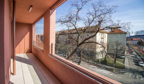 Pozrite si NADŠTANDARDNÝ 2i byt s VEĽKOU ZASKLENOU LODŽIOU v ZWIRN 3