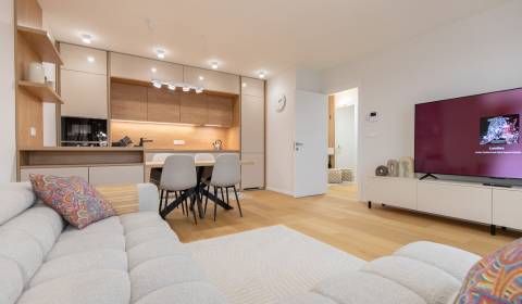 Slnečný 2-izbový byt s loggiou