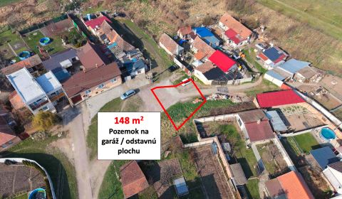 Kopčany - 148 m2 pozemok na GARÁŽ / ODSTAVNÚ PLOCHU v obci