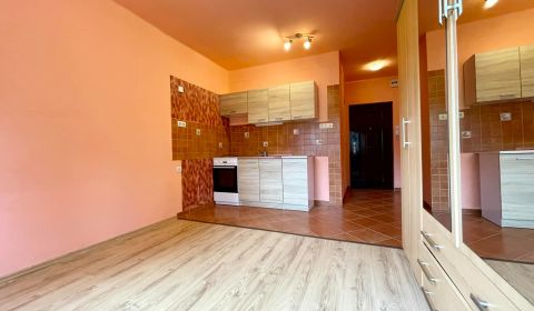 Kompletne prerobená garsónka /20m2/, Komárno