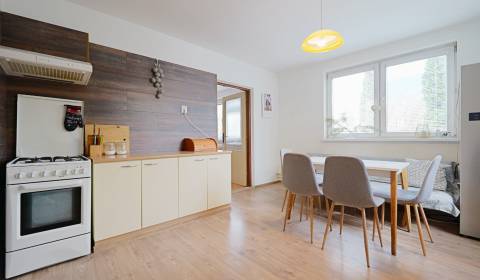 Na predaj - Starší rodinný dom s garážou - Brvnište