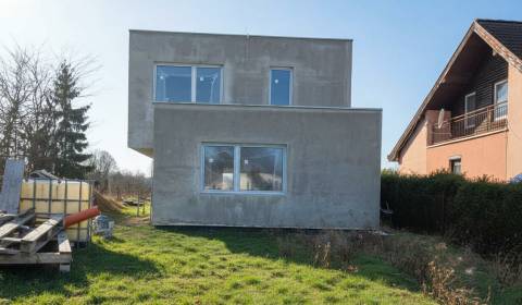 Novostavba 4-izbového rodinného domu vo vyhľadávanej lokalite, Radava,