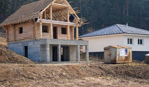 NA PREDAJ - Necpaly - Zrubový dom (hrubá stavba) 