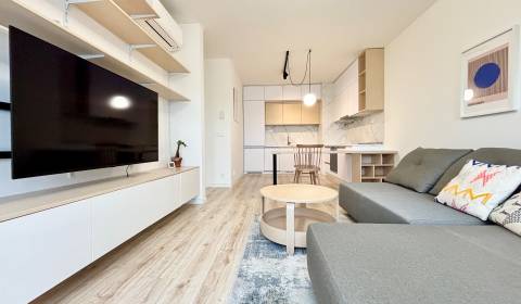 PRENAJATÉ - Moderný 2 izbový byt v Slnečniciach, Labutia