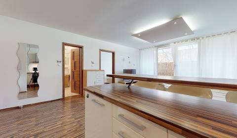 Na prenájom krásne prerobený 2i byt, Šafárikova - Trenčín