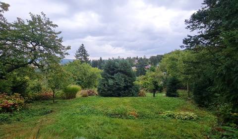 Veľkorysý pozemok na hranici lesa na výstavbu vily/RD