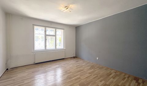 Prenájom kancelárii v širšom centre, 48m2 s  terasou a parkovanim, 