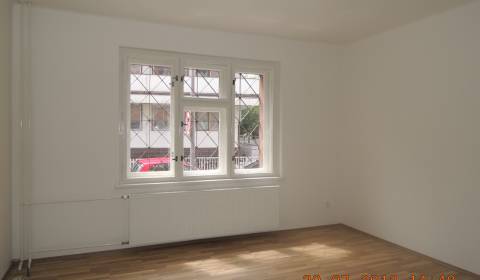 Prenájom kancelárii v širšom centre, 50m2, pri trhovisku Miletičova.