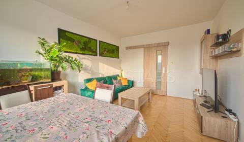 Rezervované !!! 3 izbový byt, 73m2 + pivnica 5,67 m², Nová Dubnica