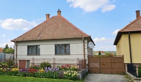 EXKLUZÍVNE: Starší 3i RD s panoramatickým výhľadom na Malé Karpaty