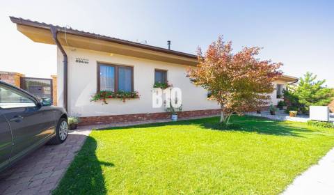 REZERVOVANÉ I ÚTULNÝ 4 IZBOVÝ DVOJDOM S PRIESTRANNOU TERASOU