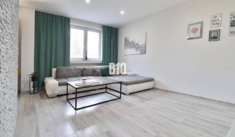 REZERVOVANÉ Štýlový 2-izbový byt s privátnym dvorom v srdci Podhája