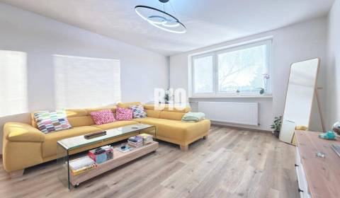 Prenájom - 3i byt Chrenová - Garáž