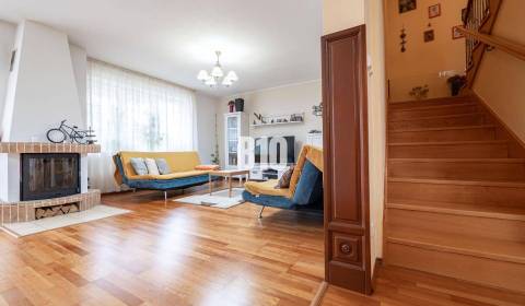 REZERVOVANÉ_6 izb. rodinný dom priamo v Nitre (bazén, vínna pivnica)