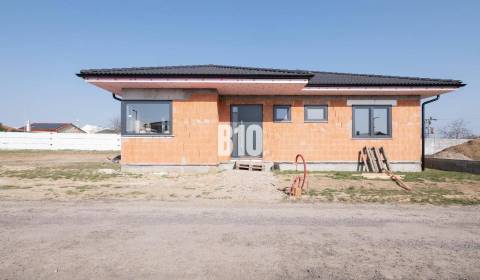 4-izbový rodinný dom na predaj - Holodom – Veľký Lapáš