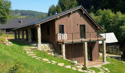 Nová, stavba rodinného domu pri lyžiarskom stredisku.