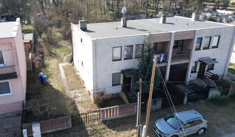 Rodinný dom s pivnicou, garážou a záhradou – Závod