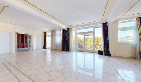 Priestranný 5-izbový byt v Starom Meste – top lokalita