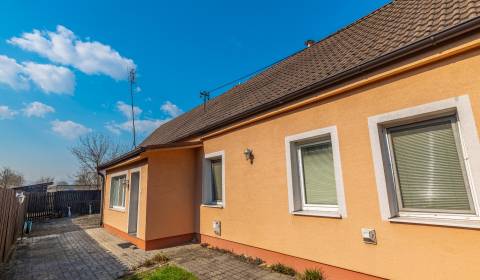 Útulný rodinný dom s garážou a krbom v pokojnej obci Závod – len 45 km