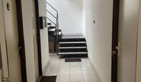 Na prenájom Kancelárie o výmere 10m2 , 12m2 ,17m2  Galanta centrum 