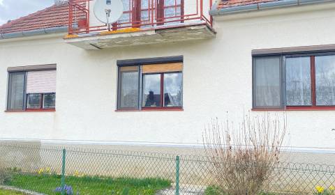 RD so záhradou, pivnicou garážou na Myjave. 