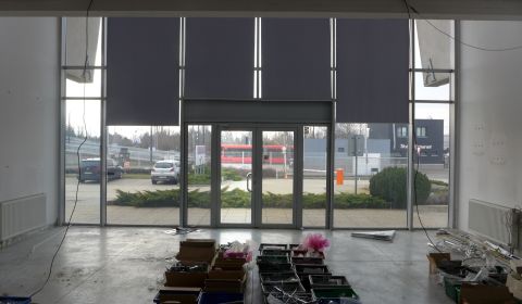 Obchodný priestor na prenájom pri ceste o ploche  372 m2 