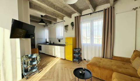 - PRENÁJOM - 3 IZBOVÝ BYT - WILSONOVA UL. - STARÉ MESTO