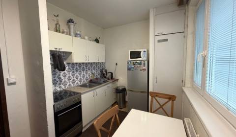 Prenájom 1-izbového bytu v Petržalke na Beňadickej ul.