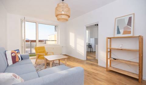 REZERVOVANÝ-NA PREDAJ-3-izbový byt s loggiou a výhľadom na centrum 