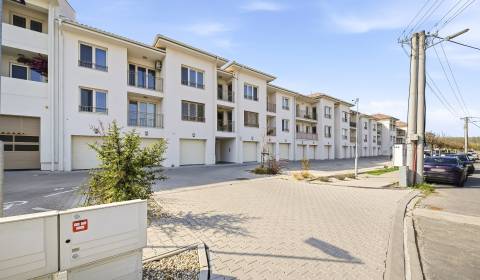 Na predaj 4-izb.byt s 2 terasami a garážou, Dun.Streda