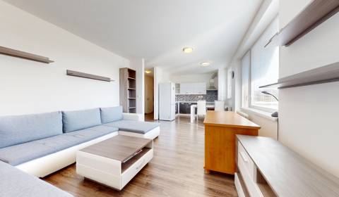 | Priestranný 2,5-izb. byt s walk-in šatníkom | parkovanie |