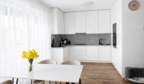 Predaj 3-izbový byt s terasou 20m2, parkovanie, Dunajská Lužná