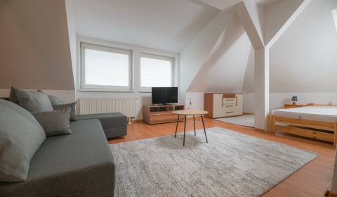 Prenájom podkrovného bytu, poschodie rodinného domu, ul. Osloboditeľov