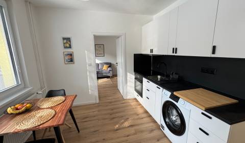 Exkluzívna ponuka moderného 1-izbového bytu s balkónom v meste Vráble