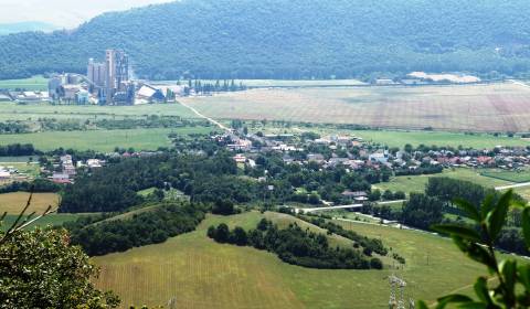 Dvorníky – Spoluvlastnícky podiel na lese a pozemku pri obci