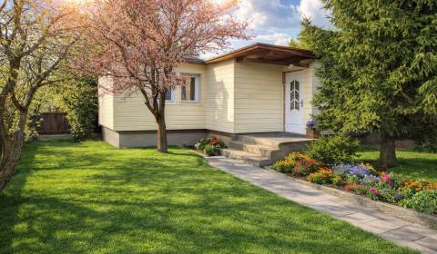 Na predaj 2 izbový murovaný domček, Bratislava, Záhorská Bystrica